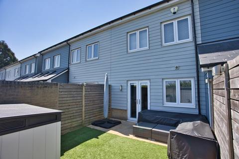 14 Kings Way, Folkestone, CT19 5UX