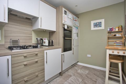 14 Kings Way, Folkestone, CT19 5UX