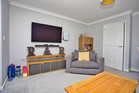 14 Kings Way, Folkestone, CT19 5UX