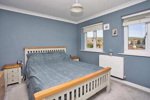 14 Kings Way, Folkestone, CT19 5UX