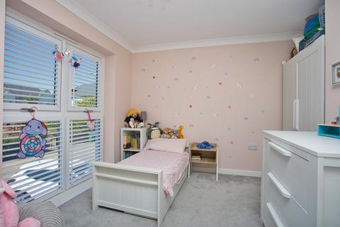 14 Kings Way, Folkestone, CT19 5UX