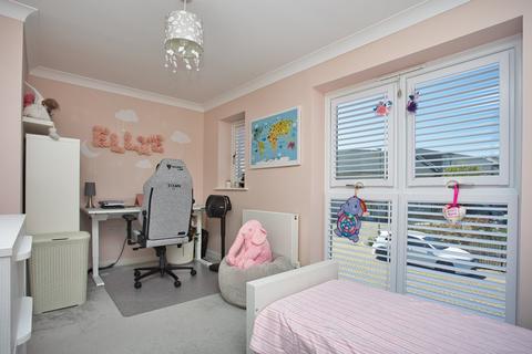 14 Kings Way, Folkestone, CT19 5UX
