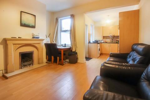 2 bedroom terraced house to rent, Ellison Street, Stockton Heath, WA4