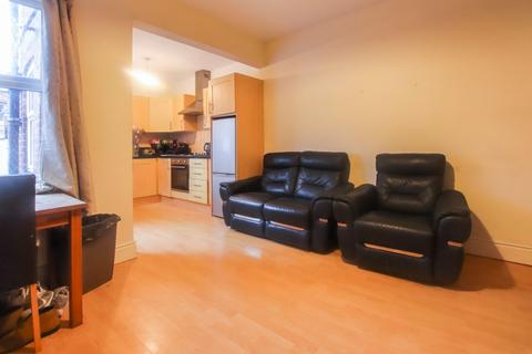 2 bedroom terraced house to rent, Ellison Street, Stockton Heath, WA4
