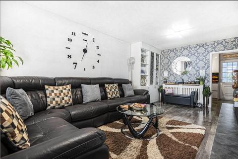 3 bedroom house to rent, Torridge Road, Slough, SL3