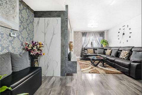 3 bedroom house to rent, Torridge Road, Slough, SL3