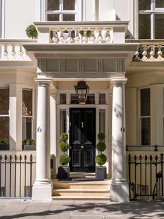 undefined, St. Georges Square, London, SW1V