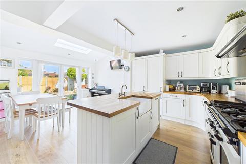 101 Strode Road, Clevedon, BS21 6QF