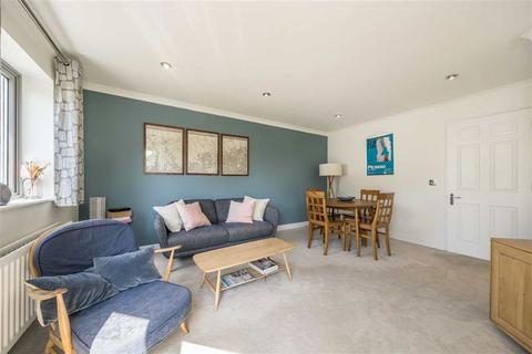 Middle Lane, Teddington TW11