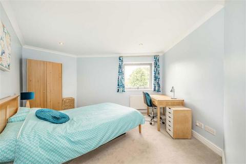 2 bedroom flat for sale, Middle Lane, Teddington TW11