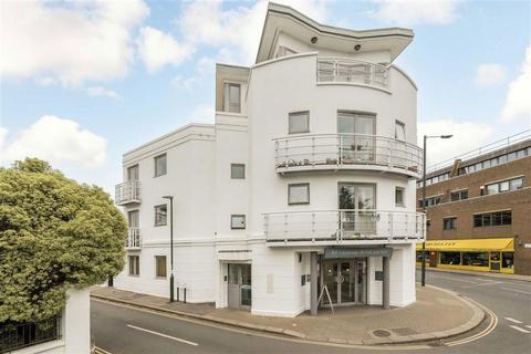 Middle Lane, Teddington TW11