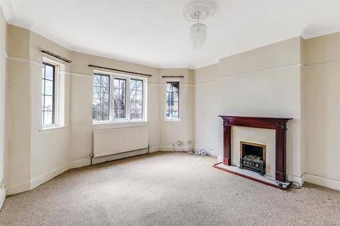 21 Kings Road, Chingford, London, E4 7HP