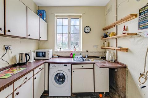 21 Kings Road, Chingford, London, E4 7HP
