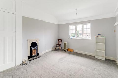 21 Kings Road, Chingford, London, E4 7HP