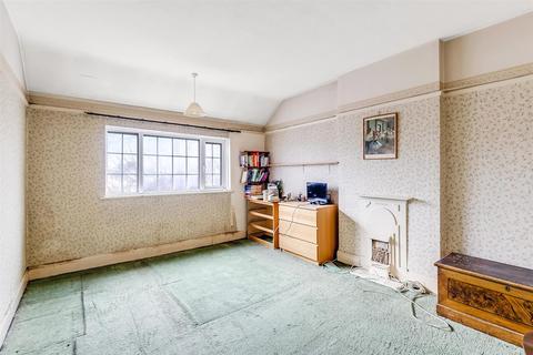 21 Kings Road, Chingford, London, E4 7HP