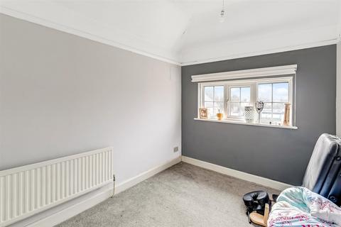 21 Kings Road, Chingford, London, E4 7HP