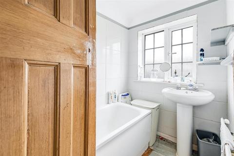 21 Kings Road, Chingford, London, E4 7HP
