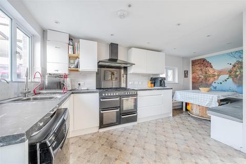 7 Queens Road, Devizes, SN10 5HW