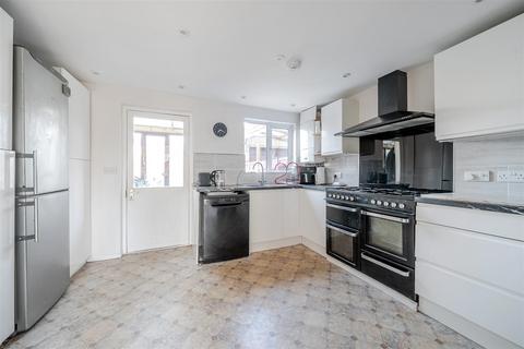 7 Queens Road, Devizes, SN10 5HW