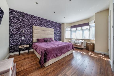 94 Ravenscroft Avenue, Wembley, HA9 9TG
