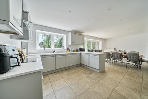 23 Meadow Lane, Edenbridge, TN8 6HT