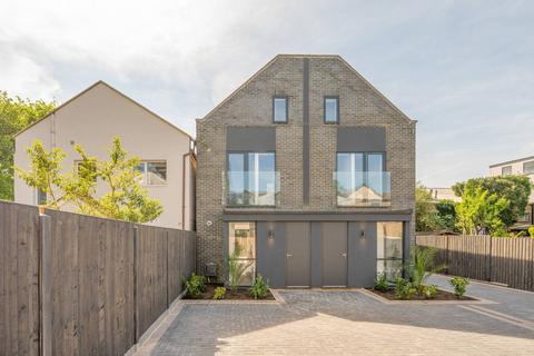 3 bedroom semi-detached house for sale, Victoria Road, New Barnet EN4