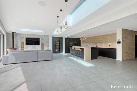 5 bedroom detached house for sale, Widworthy Hayes, Hutton Mount, CM13