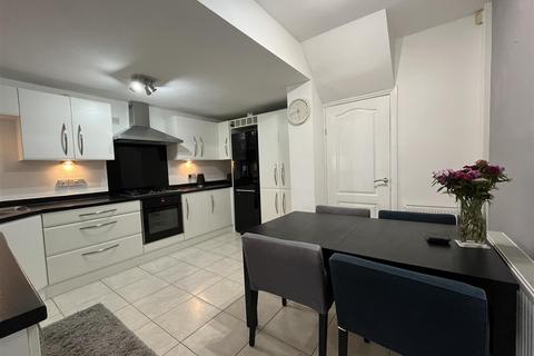 16 Mayfield View, Wyke, Bradford, BD12 9PY