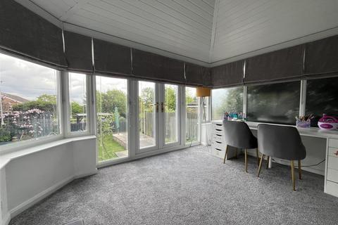 16 Mayfield View, Wyke, Bradford, BD12 9PY