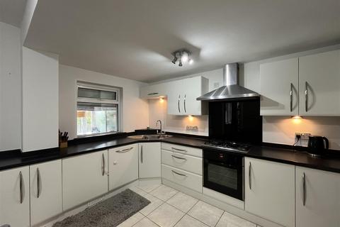 16 Mayfield View, Wyke, Bradford, BD12 9PY