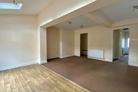 8 Belper Road, Ashbourne, DE6 1BB