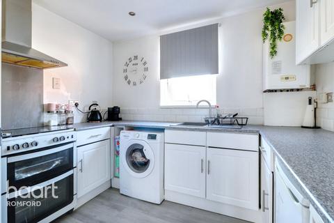 2 bedroom flat for sale, Prospect Place, Romford, RM5 3DS