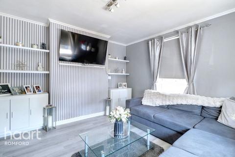 2 bedroom flat for sale, Prospect Place, Romford, RM5 3DS