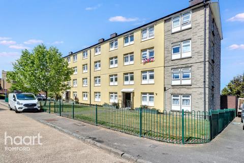 2 bedroom flat for sale, Prospect Place, Romford, RM5 3DS