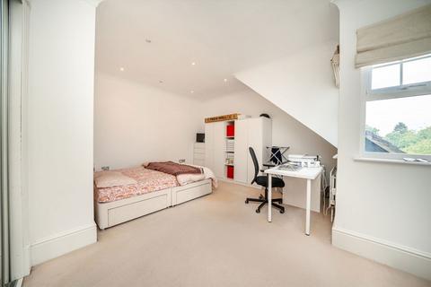 undefined, Oatlands Chase, Weybridge KT13