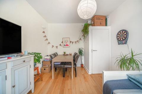 2 bedroom flat for sale, Kingscourt Road, Streatham, London, SW16