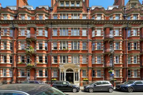 Clarence Gate Gardens, Glentworth Street, London, NW1