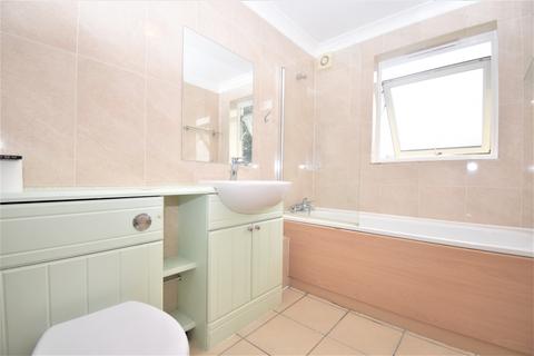 2 bedroom flat to rent, Ruskin Road Belvedere DA17
