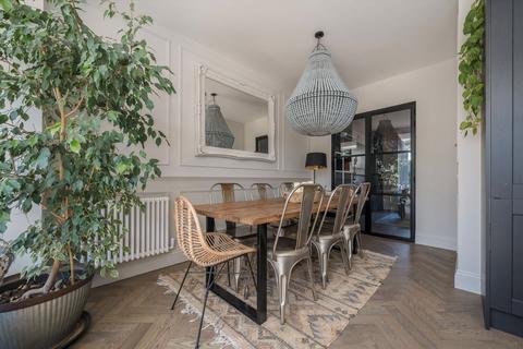 27 Bernard Avenue, London, W13 9TG