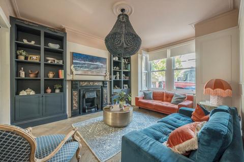 27 Bernard Avenue, London, W13 9TG