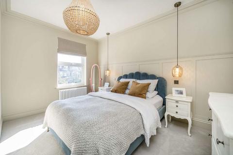 27 Bernard Avenue, London, W13 9TG