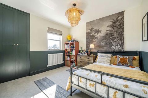 27 Bernard Avenue, London, W13 9TG