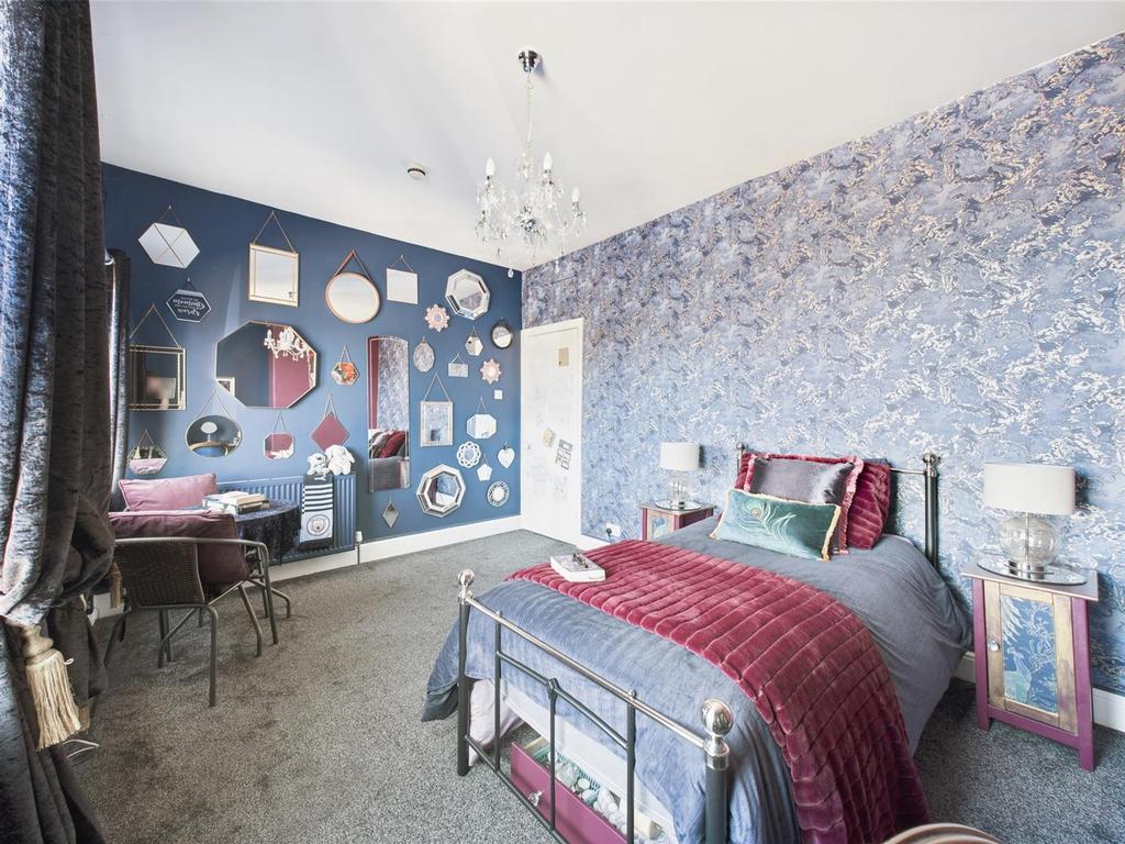 Bedroom: