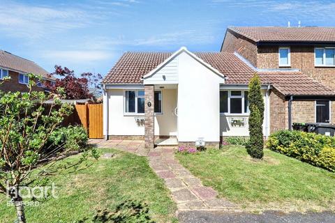 2 bedroom semi-detached bungalow to rent, Washburn Close, Bedford