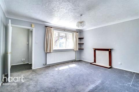 2 bedroom semi-detached bungalow to rent, Washburn Close, Bedford