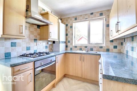 2 bedroom semi-detached bungalow to rent, Washburn Close, Bedford