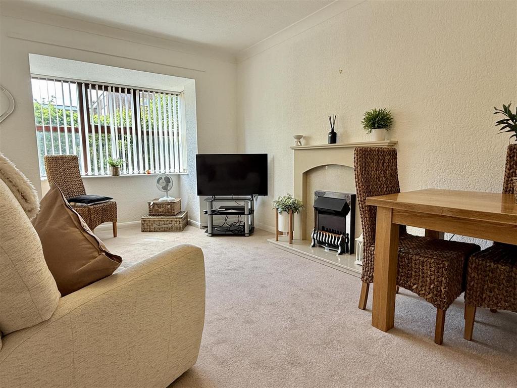 Lounge/dining room