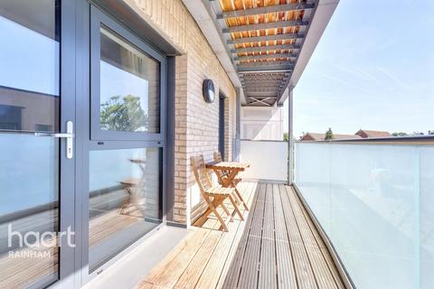 2 bedroom apartment for sale, Blueberry Court, Rainham, RM13 8JY