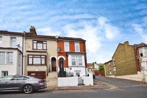 1 bedroom apartment to rent, Rochester Street Chatham ME4