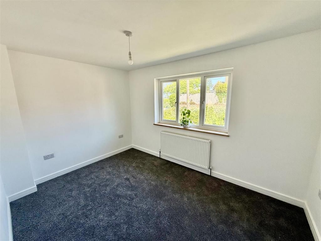Bedroom 1.jpg